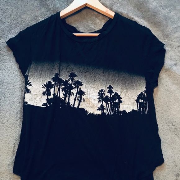 Trendy T-shirt - Picture 1 of 2